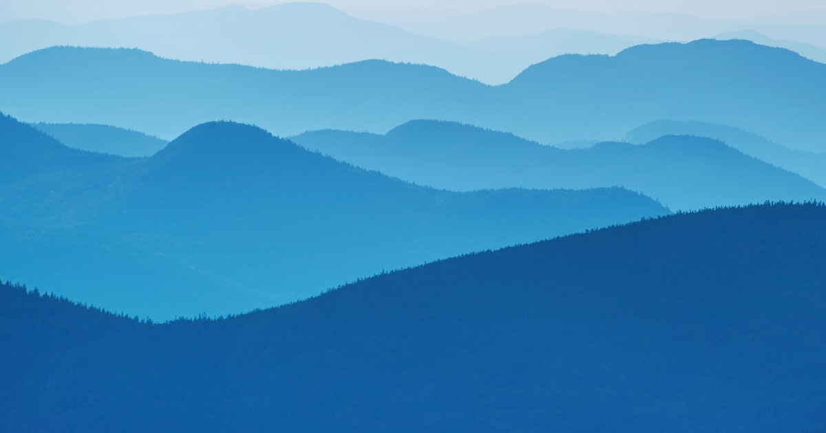キャリアの軸を整理する山並みのイメージ