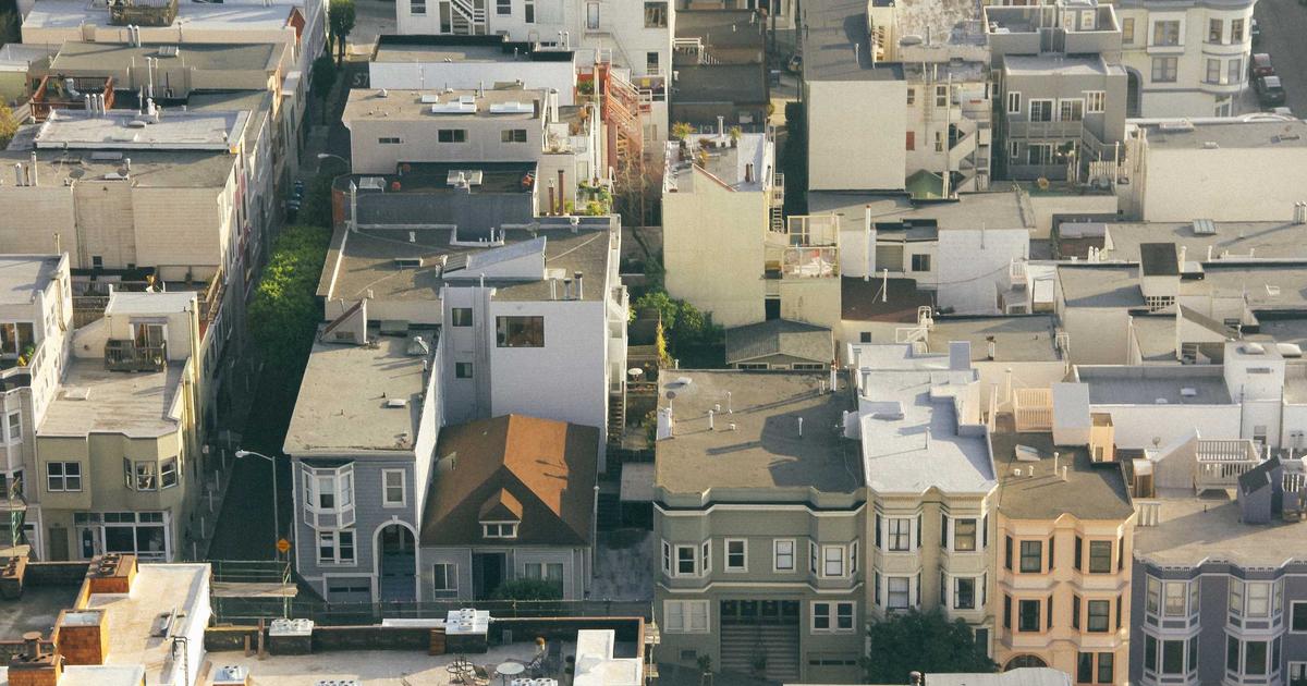 高台から見下ろした住宅街の屋根